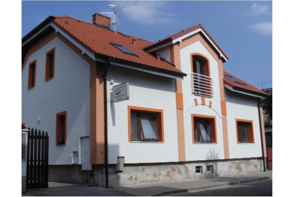 萃堂酒店 Hradec Králové 外观 照片
